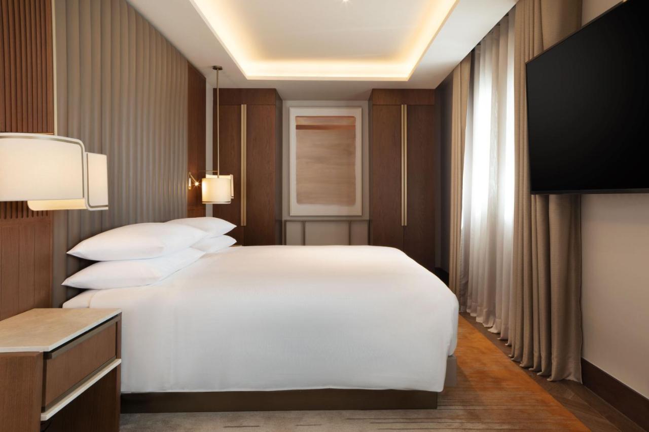 Jw Marriott Hotel Madrid Exterior foto